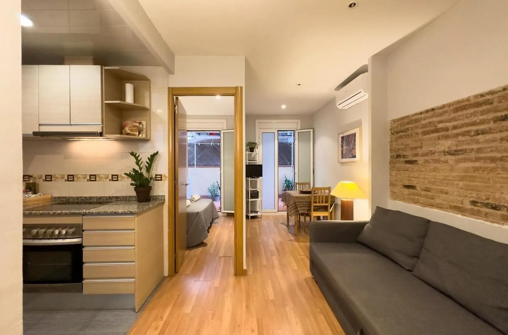 Ferienwohnung Fuer 3 Personen Ca 38 Qm In Barcelona-Gracia, Costa Brava Costa Del Maresme