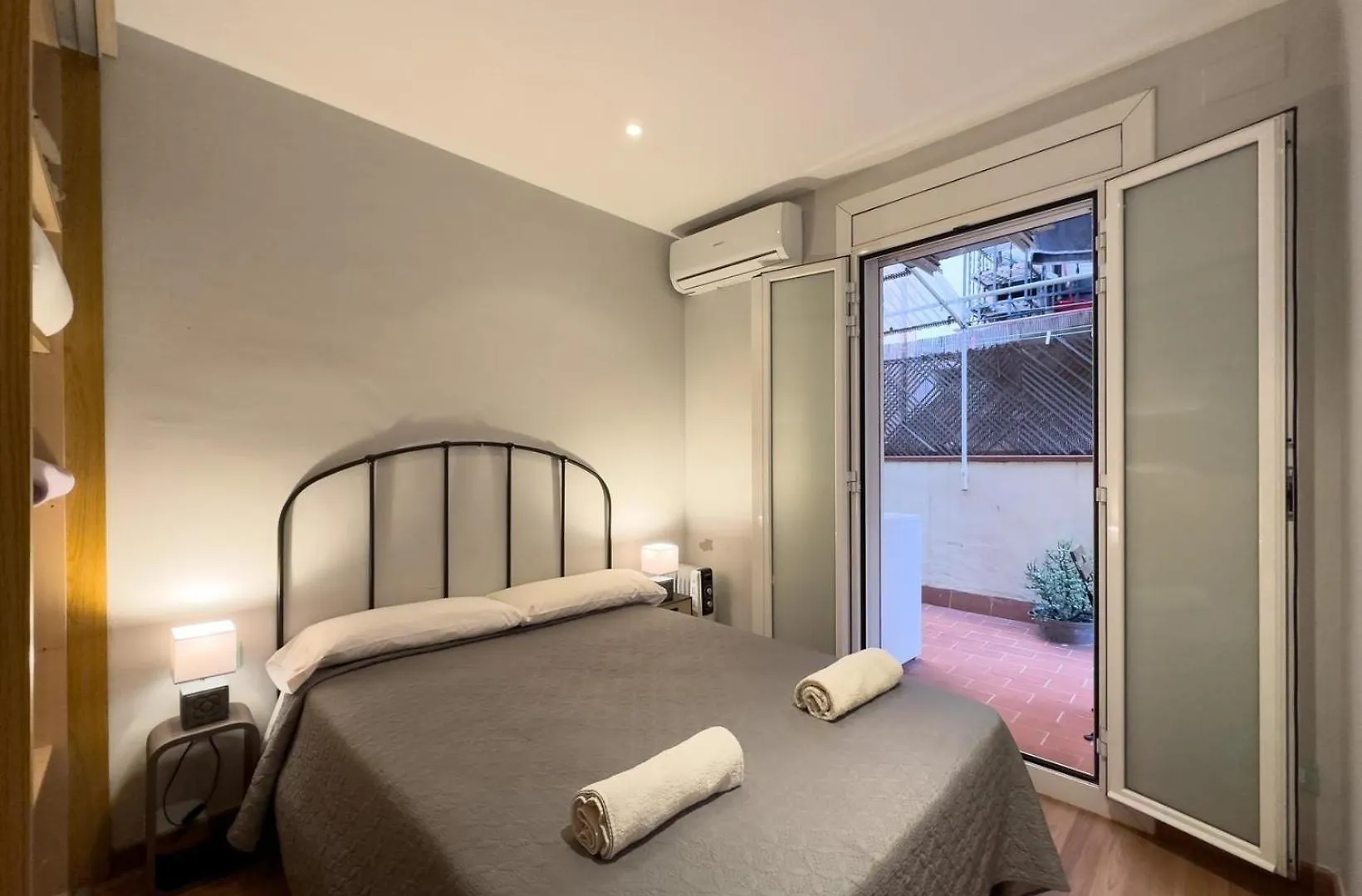 Ferienwohnung Fuer 3 Personen Ca 38 Qm In Barcelona-Gracia, Costa Brava Costa Del Maresme